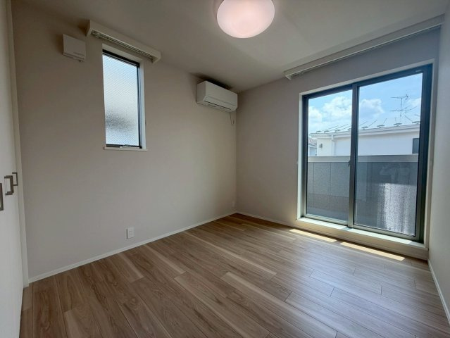 メゾン喜多見　戸建の洋室