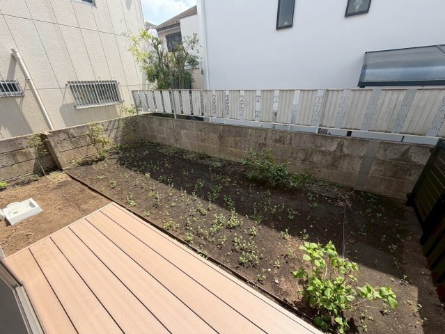 メゾン喜多見　戸建の庭
