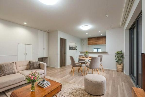 メゾン喜多見　戸建の居間・リビング|CG家具のため、実際は家具がつきません。

