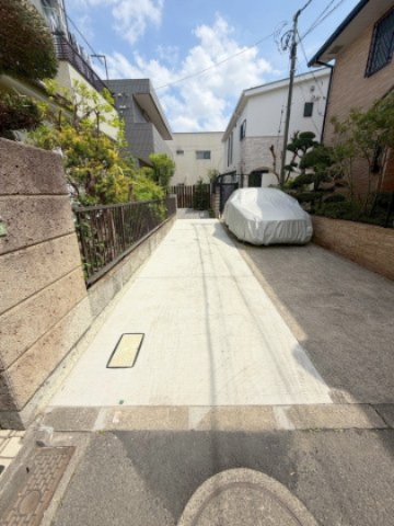 メゾン喜多見　戸建の駐車場|駐車場付き