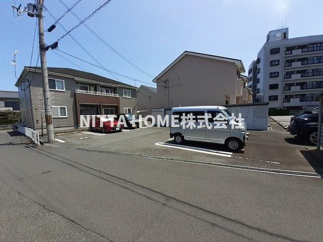 プラースⅢの駐車場|敷地内駐車場に空きがあります＊