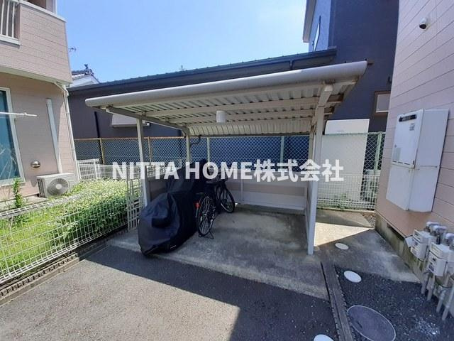 プラースⅢのその他|屋根付きの駐輪場は無料です♪