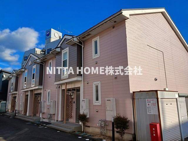 プラースⅢの外観|角部屋で南向き＊階段下収納付きです〇