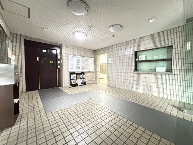 星和神宮東コーポラスＳ棟のエントランス