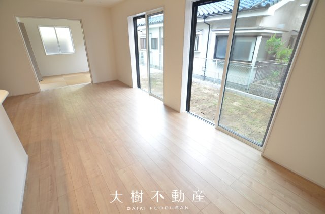 【居間・リビング】 | 綾瀬市上土棚南4丁目 新築戸建て 全1棟【仲介手数料無料】