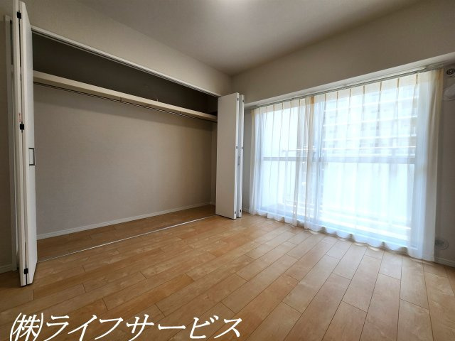 【洋室】 | ファミールハイツ北大阪４号棟 | 洋室6.5帖／洋室は全室陽当り良好の南向き＆クローゼット有！