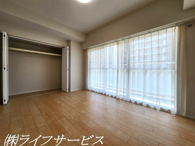 【洋室】 | ファミールハイツ北大阪４号棟 | 洋室6.8帖／洋室は全室陽当り良好の南向き＆クローゼット有！