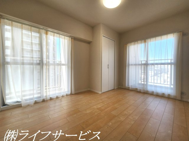【洋室】 | ファミールハイツ北大阪４号棟 | 洋室5.6帖／洋室は全室陽当り良好の南向き＆クローゼット有！