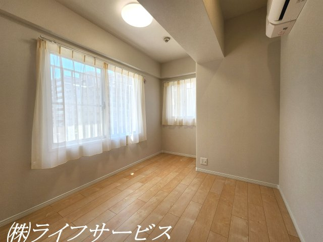 【洋室】 | ファミールハイツ北大阪４号棟 | 洋室4.8帖／エアコン設置済！洋室は全室陽当り良好の南向き＆クローゼット有！