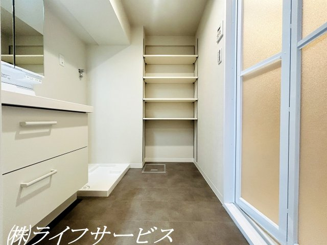 【洗面所】 | ファミールハイツ北大阪４号棟 | 洗面室／可動棚あり