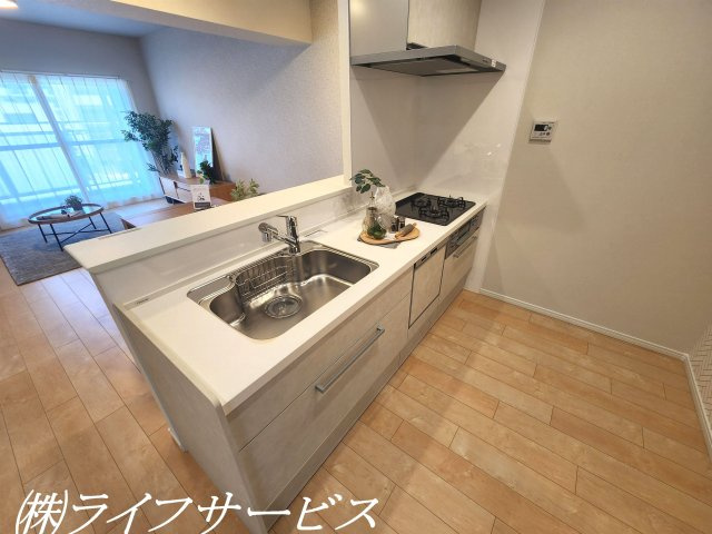 【キッチン】 | ファミールハイツ北大阪４号棟 | オープンカウンタータイプにつきお部屋がスッキリとして見えます！収納はスライド式収納！
