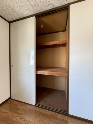 【収納】 | グレースレジデンス | 洋室7.5帖のお部屋にある収納スペースです！お部屋がすっきり片付いて快適に！
