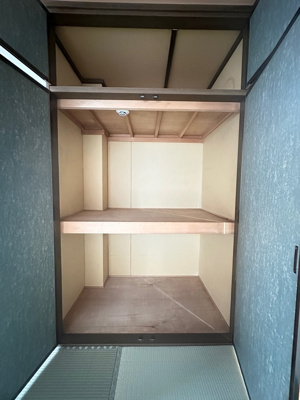 【収納】 | グレースレジデンス | 和室6帖のお部屋にある天袋付き押入れです！押入れはかさばるお布団や季節のお洋服を収納するのに便利！