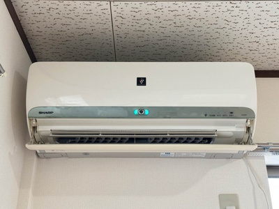 【設備】 | グレースレジデンス | 暑い夏や寒い冬に大活躍！ダイニングキッチンにあるエアコンです☆冷暖房完備で1年中快適に過ごせます♪