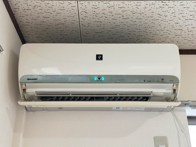 【設備】 | グレースレジデンス | 暑い夏や寒い冬に大活躍！ダイニングキッチンにあるエアコンです☆冷暖房完備で1年中快適に過ごせます♪