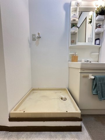 【設備】 | グレースレジデンス | 洗面所内にある室内洗濯機置き場です♪防水パンが付いているので万が一の漏水にも安心です！
