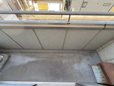 【バルコニー】 | グレースレジデンス | バルコニーは東向き！すがすがしい朝日がお部屋に入ってきます☆お洗濯物を干したり、気分転換をするにもおすすめです☆