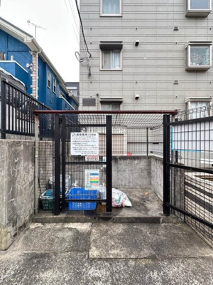 【駐車場】 | グレースレジデンス | 敷地内ごみ置き場でごみ出しもらくらく～♪忙しい社会人さんや主婦さんにもうってつけ！