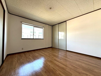 【洋室】 | グレースレジデンス | 東向き洋室7.5帖☆ダイニングキッチンから繋がるお部屋です♪ベッドを置いて寝室にするのもオススメです☆
