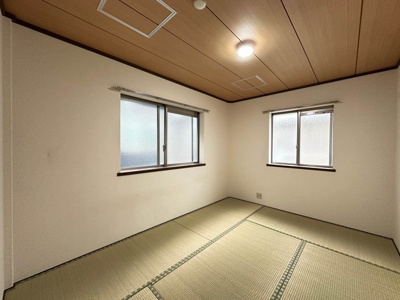 【和室】 | グレースレジデンス | 和室6帖☆玄関側にある角部屋二面採光の落ち着くお部屋です！和室は夏場も涼しくて快適ですよ♪