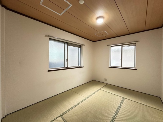 【和室】 | グレースレジデンス | 和室6帖☆玄関側にある角部屋二面採光の落ち着くお部屋です！和室は夏場も涼しくて快適ですよ♪