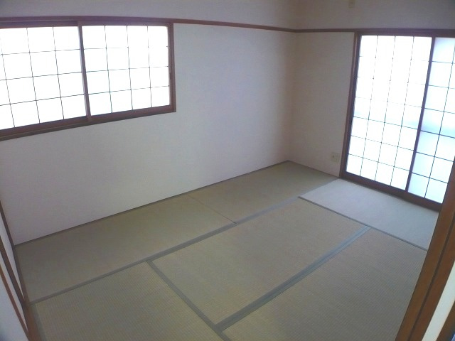 ハイツイベールの和室