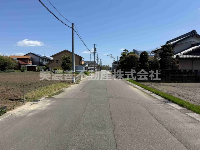 ６６７７８　羽島郡岐南町平島土地の前面道路含む現地写真