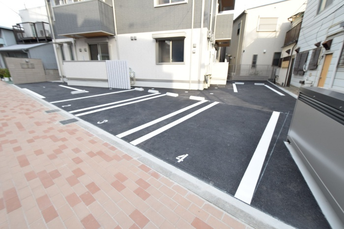 レーブ・クリエの駐車場