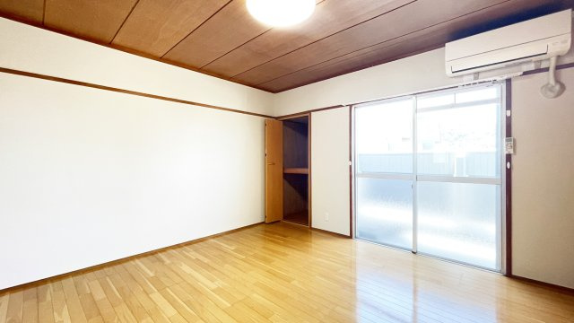 第二木村マンションの居間・リビング