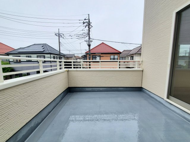 八潮市　鶴ケ曽根　　中古戸建のバルコニー|広々としたバルコニーです