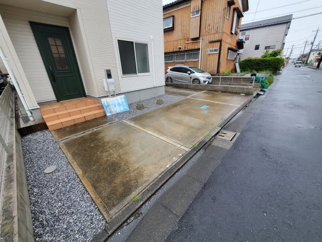 八潮市　鶴ケ曽根　　中古戸建の駐車場|駐車場があるので、車を買う予定の方も安心です