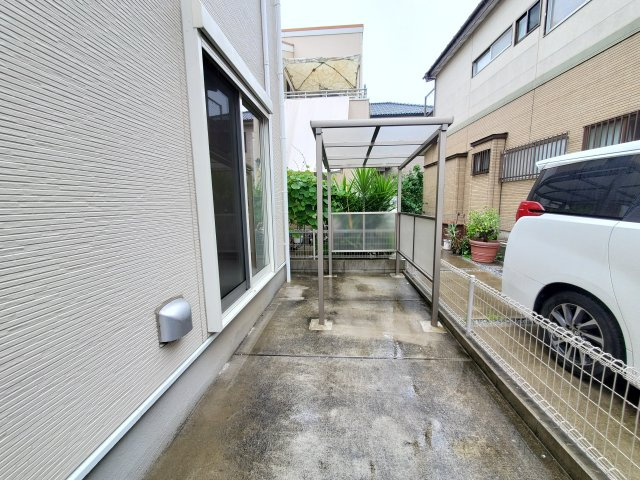 八潮市　鶴ケ曽根　　中古戸建の設備|屋根付きスペースがあります