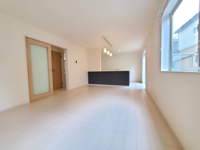 八潮市　鶴ケ曽根　　中古戸建の居間・リビング|こちらの居間で趣味の時間をお楽しみください