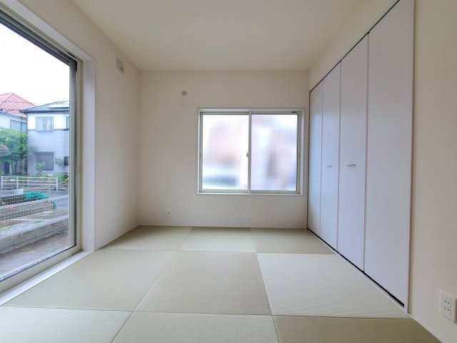 八潮市　鶴ケ曽根　　中古戸建の和室|明るい和室です