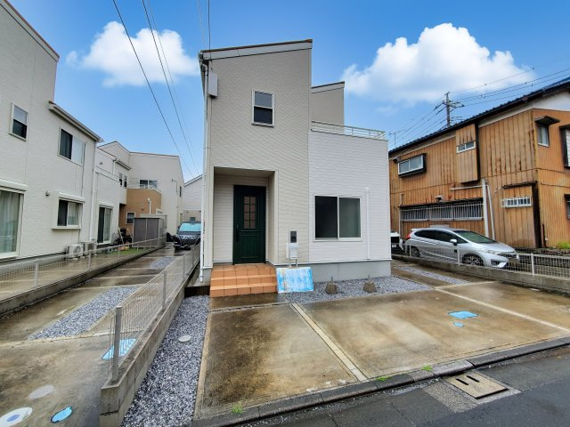 八潮市　鶴ケ曽根　　中古戸建の前面道路含む現地写真|前面道路含む現地写真です
