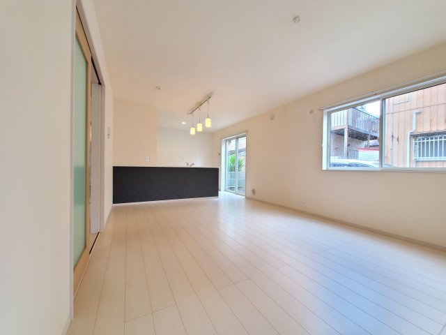 八潮市　鶴ケ曽根　　中古戸建の居間・リビング|おしゃれな居間です