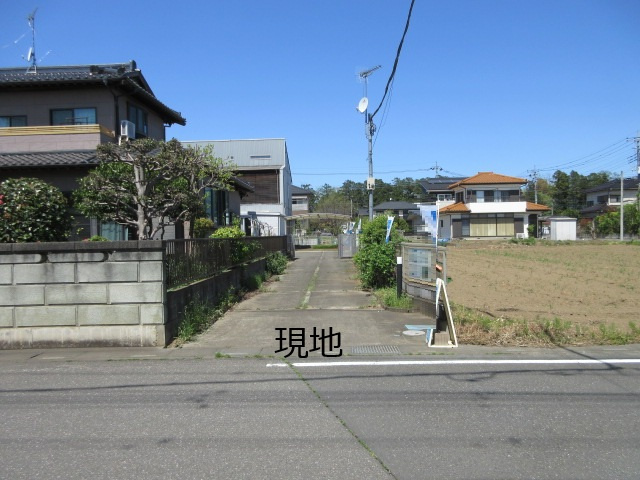 中古戸建　東松山市正代1075-2（期間限定現況販売）の前面道路含む現地写真