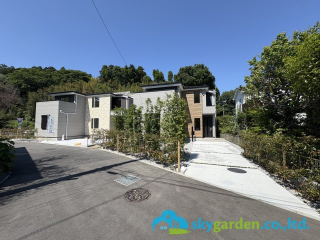 鎌倉市梶原２期　新築戸建　全２棟１号棟の前面道路含む現地写真|緑豊かな閑静住環境
