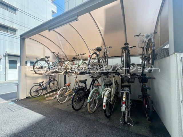 向島パークハイツ第2の駐輪場|【いつでもご見学可能です】
お問合せ当日やお仕事帰りなどご都合の良いタイミングでのご見学可能です。
お気軽にご予約ください。