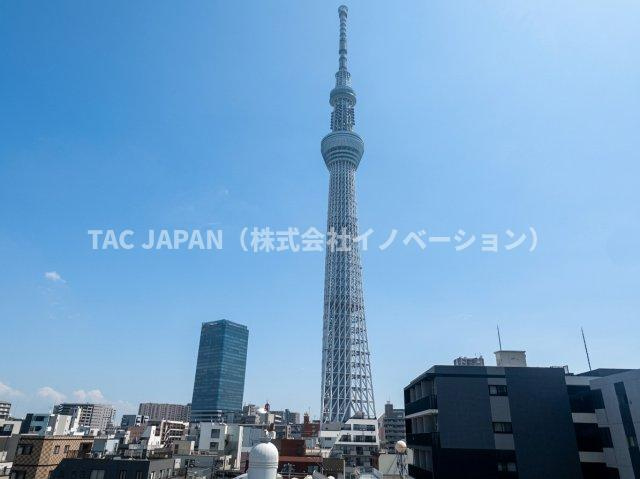 向島パークハイツ第2の展望|暮らしの満足度に直結しやすい圧巻のローケーション！日当たりの良い東南向きバルコニーの正面から東京スカイツリーの全貌が望めます。