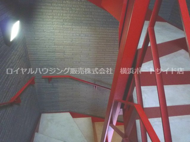 おしゃれな共有階段