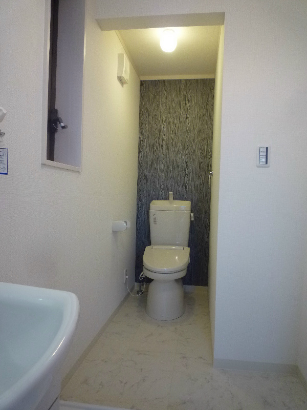 清潔感のある落ち着いたトイレ空間