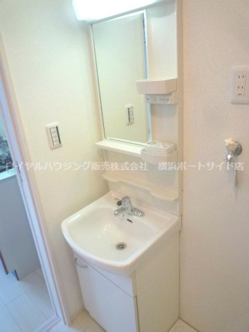 朝の準備が快適な独立洗面台