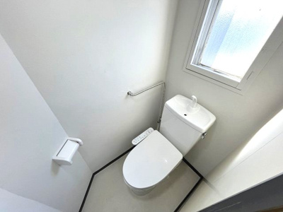 【トイレ】 | プラザフェニックス熱田 | 清潔感があふれるシンプルで機能的なトイレです。温水洗浄便座付きで毎日を快適に過ごせます。