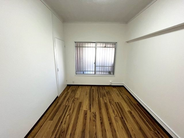 プラザフェニックス熱田の洋室|広さ6帖の洋室は居住スペースとしては十分な広さを確保しております。