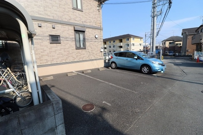 セジュール梨香の駐車場