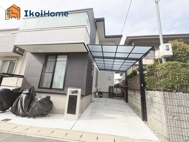 神戸市西区学園東町３丁目　中古戸建の駐車場|●年中無休：当日予約可●カーポート付駐車場1台可！外壁は塗り直し不要のハイドロテクトタイル採用！