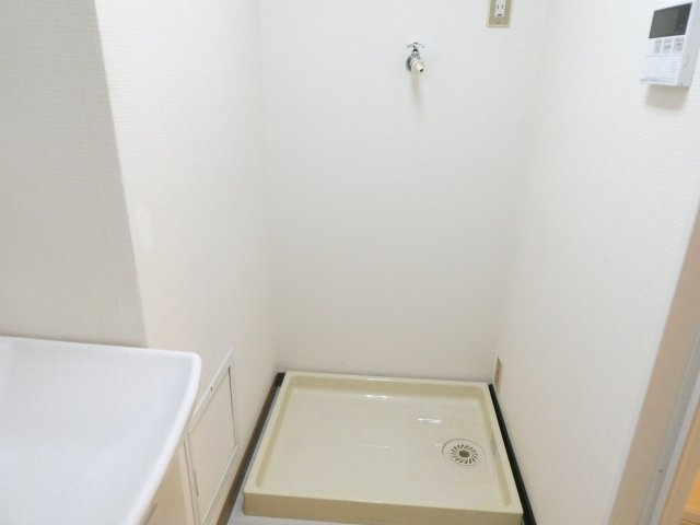 日商岩井第一春日部マンションのランドリースペース