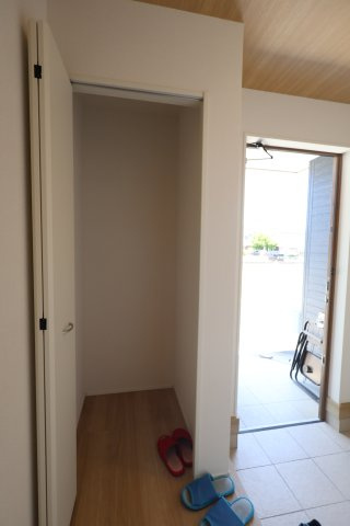 《仲介手数料無料》桶川市大字坂田1603-13新築一戸建てグラファーレの玄関