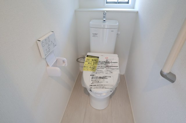 《仲介手数料無料》桶川市大字坂田1603-13新築一戸建てグラファーレのトイレ